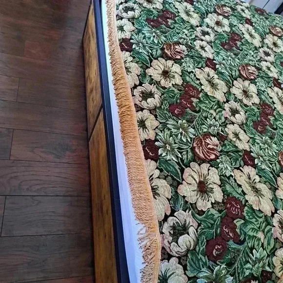 Queen bedspread multi colors with 2 sham covers - Picture 6 of 10